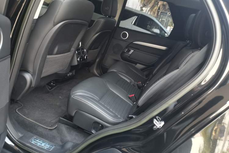 Used Land Rover Discovery 2023 Revised Version 360 PS R-Dynamic S Left Rear Seat