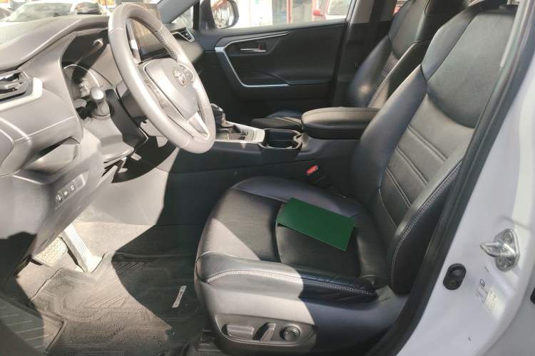 Used Toyota RAV4 2021 2.0L CVT Two-Wheel Drive Fashion PLUS Edition