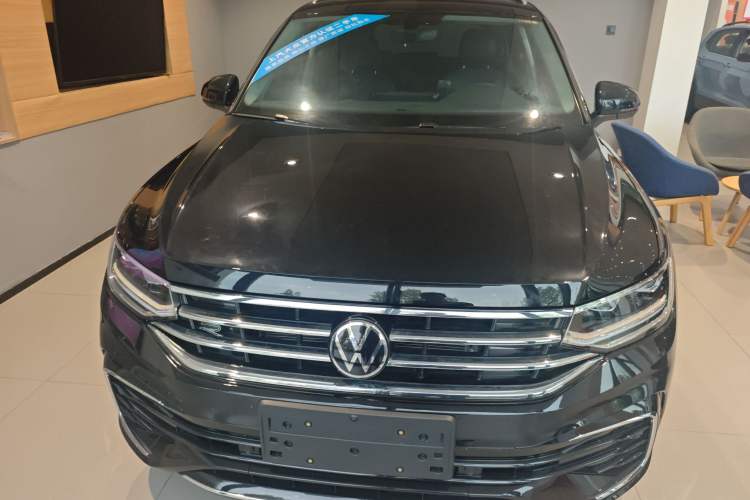 Used Volkswagen Tiguan L 2025 Model Outstanding Version 330TSI Automatic Two-Wheel Drive R-Line Longyao Edition Front