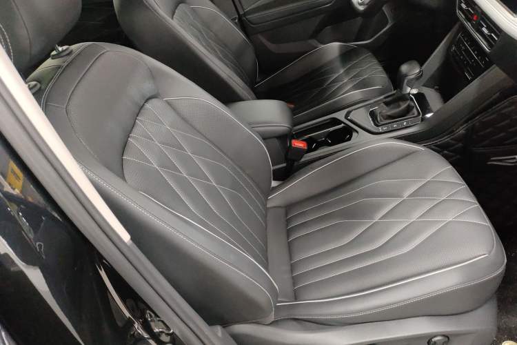 Used Volkswagen Tiguan L 2023 Restyled 330TSI Automatic Two-Wheel Drive R-Line Enhanced Comfort Version Right Front Seat