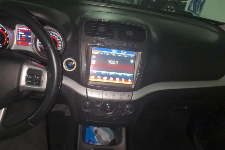 Used Dodge Journey 2013 2.4L Two-Wheel Drive Luxury Version