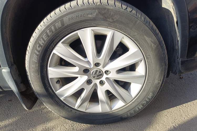 Used Volkswagen Tiguan 2010 2.0 TSI Automatic All-Wheel Drive Flagship Edition Right Front Wheel Hub