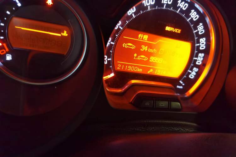 Used Citroen C5 2014 2.0L Automatic Zunyue Model Odometer Close Up