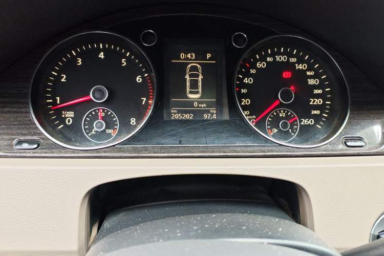 Used Volkswagen Magotan 2012 1.8TSI Prestige Model Odometer Close Up