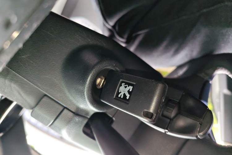 Used Peugeot 308 2014 Enjoyment Edition Classic 1.6L Automatic Fashion Model Vehicle Key