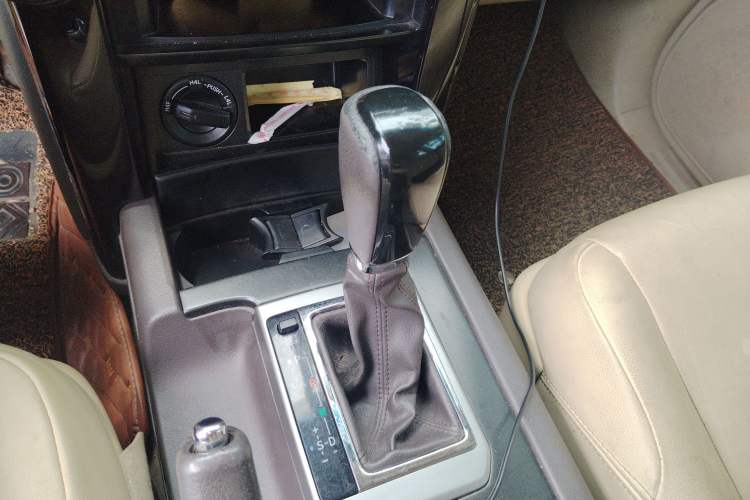 Used Toyota Prado 2016 2.7L Automatic Standard Edition Gear Lever