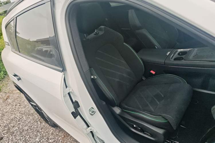 Used VOYAH FREE 2025 318 318 km Rear-Drive Touring Edition Right Front Seat