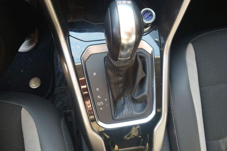 Used Volkswagen T-ROC 2018 280TSI DSG Two-Wheel Drive Advanced Version China V Emission Standard