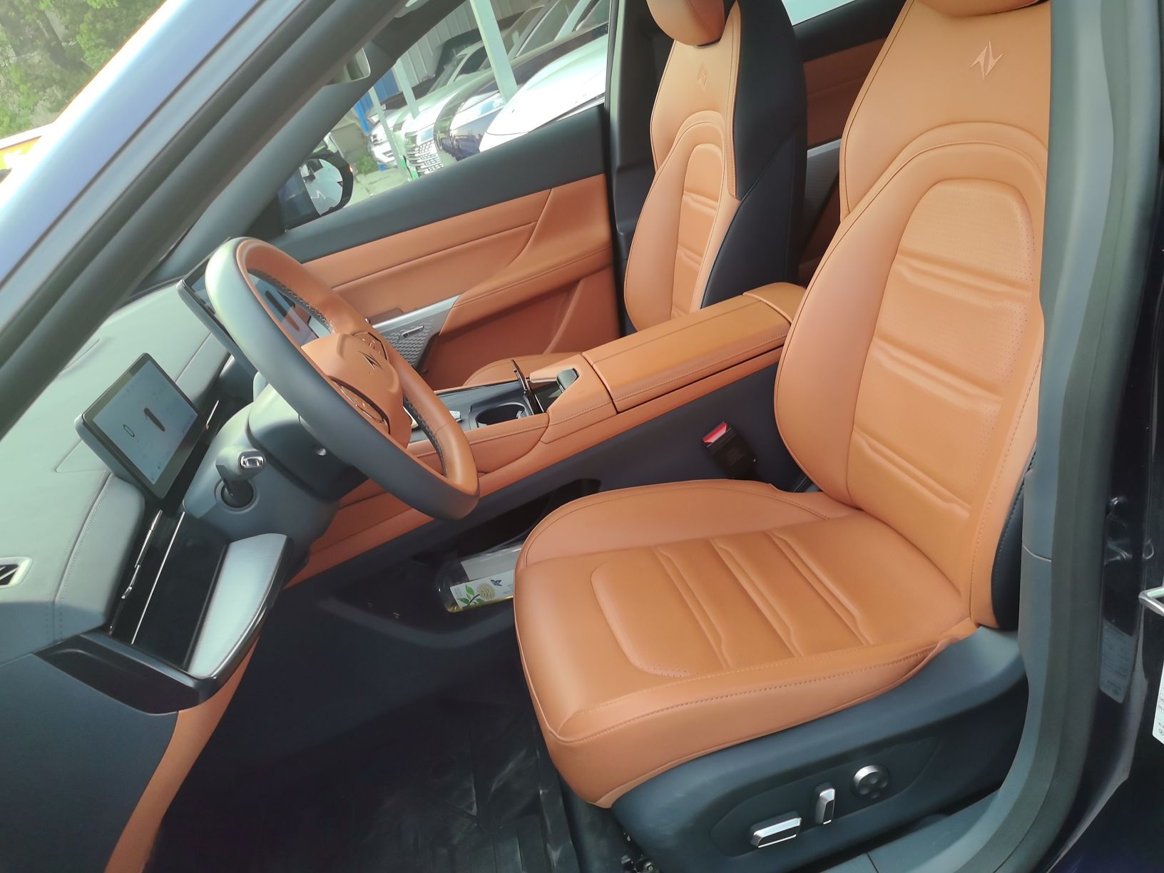 Переднее сиденье в автомобиле