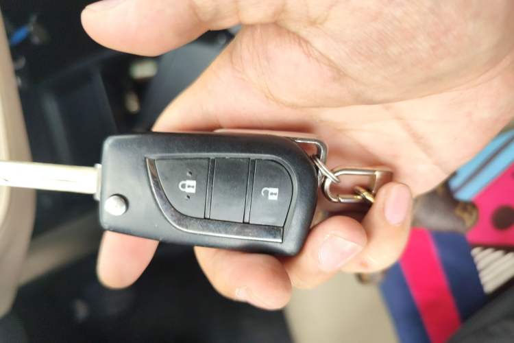 Used Toyota RAV4 2013 2.0L CVT Two-Wheel Drive Urban Edition Vehicle Key