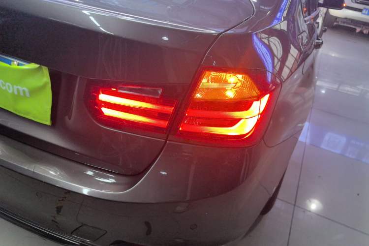 Used BMW 3 Series 2015 320i Luxury Line Stylish Edition