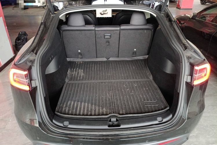 Used Tesla Model Y 2022 Long-Range All-Wheel-Drive Version
