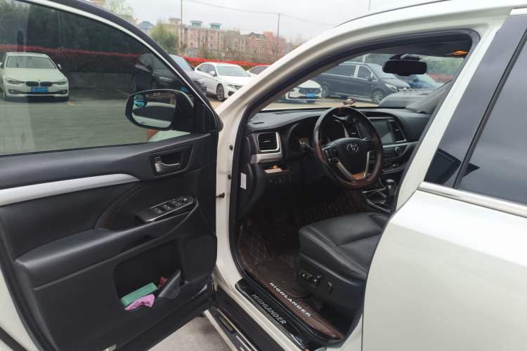 Used Toyota Highlander 2017 2.0T Four-Wheel Drive Luxury Edition 7 Seats