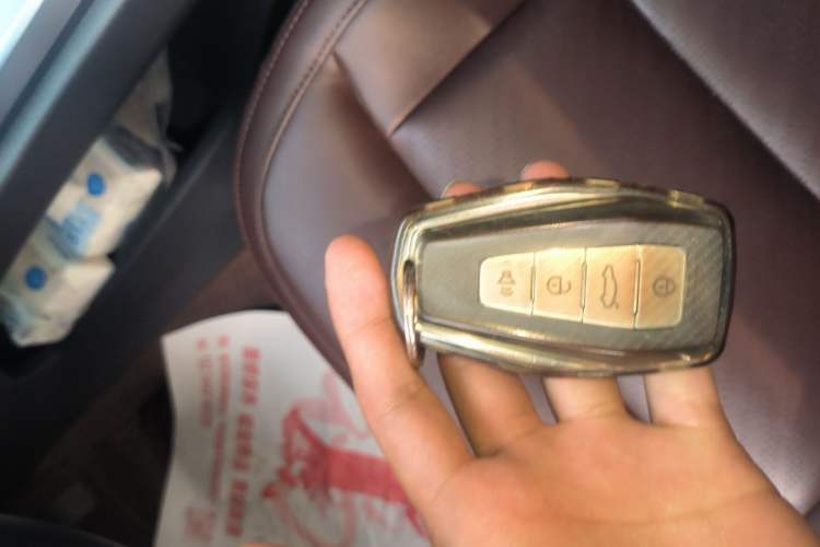 Used Geely Auto Haoyue 2022 1.8TD DCT Luxury 7-Seater Vehicle Key