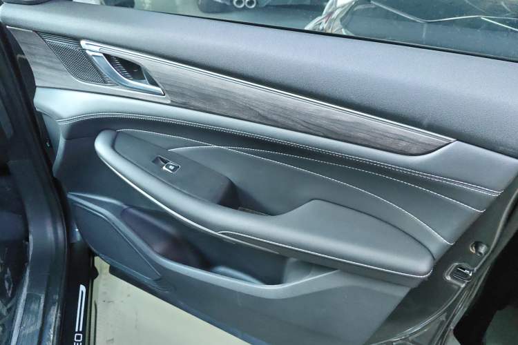 Used Landian E5 2024 Honor Edition 100KM Deluxe 7-Seater
