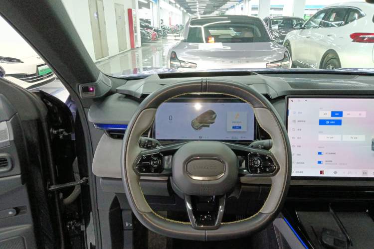 Used Lynk & Co 08 EM-P 2023 120km Long-Range Halo
