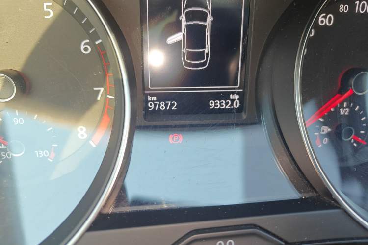 Used Volkswagen Magotan 2018 330TSI DSG Advanced Model Odometer Close Up