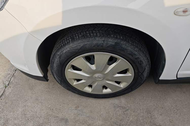 Used Venucia R50 2015 1.6L Manual Fashion Edition Exterior 4