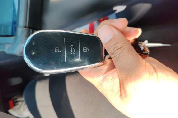 Used Nissan N6 2026 Model 180 Pro Interior 1