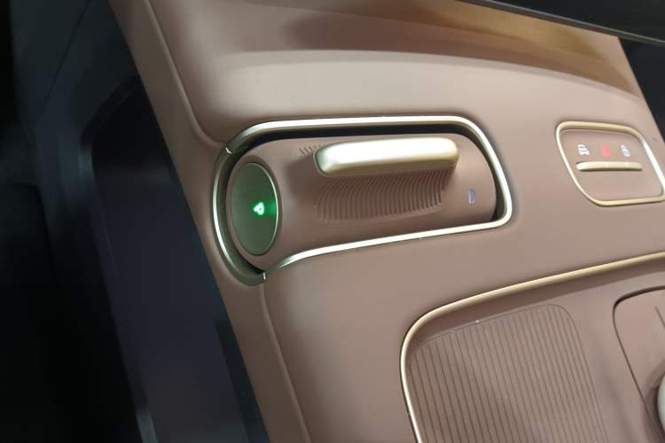 Used Nio ES8 2024 75 kWh
