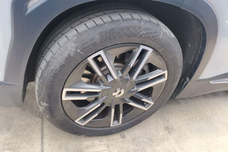 Used Nio EC6 2020 615 km Performance Edition Right Rear Wheel Hub