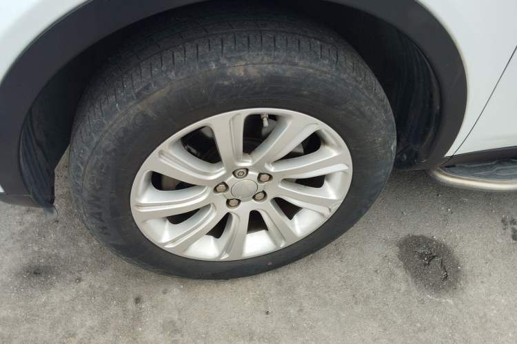 Used Land Rover Discovery Sport 2016 2.0T SE Exterior 4