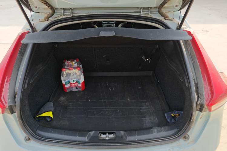 Used Volvo V40 2017 T3 Zhiya Edition Trunk