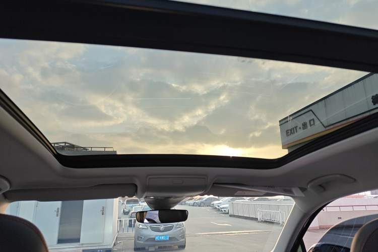 Used Volkswagen Tiguan L 2023 330TSI Automatic Two-Wheel Drive R-Line Flagship Edition Headliner