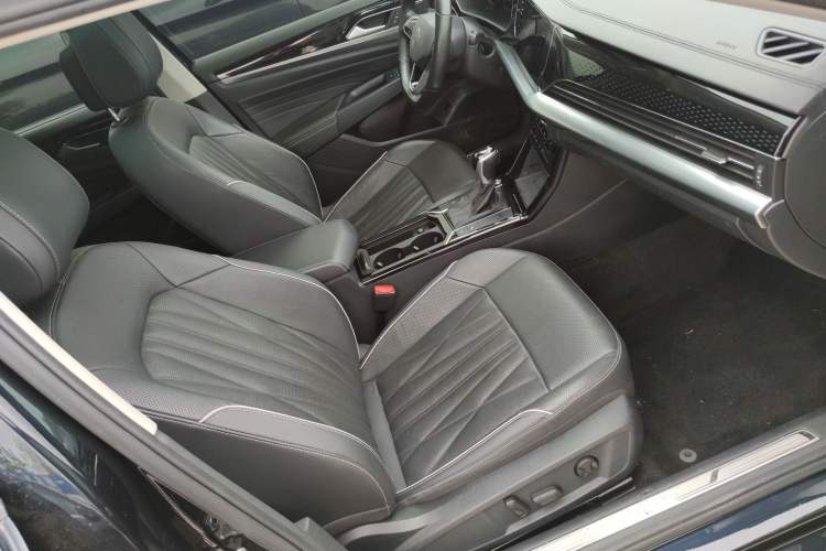 Used Volkswagen Passat 2022 330TSI Luxury Edition Right Front Seat