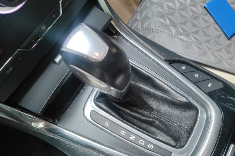 Used Ford Edge 2015 2.0T GTDi Four-Wheel Drive Prestige Model Gear Lever