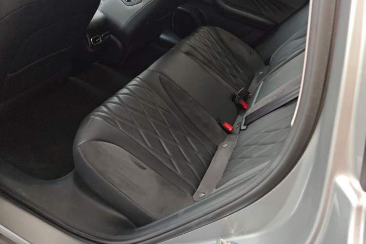Used Roewe D7 2023 DMH 125km Flagship Edition

