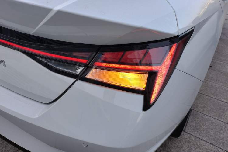 Used Hyundai Elantra 2022 1.5L CVT LUX Prestige Edition Exterior 6