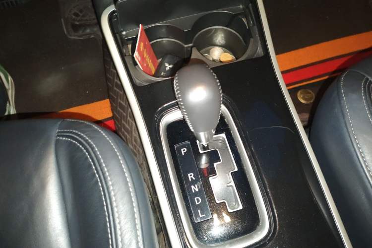 Used Mitsubishi Outlander 2019 2.4L 4x4 Zhi Xiang Edition 7 Seats China V Emission Standard
