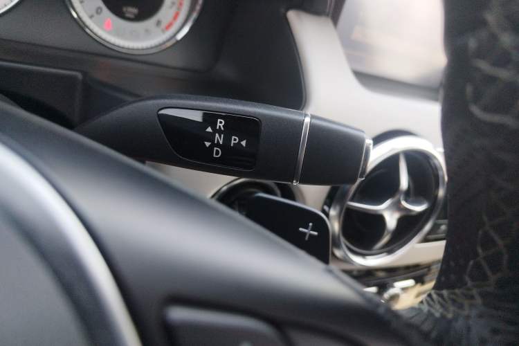 Used Mercedes-Benz GLK-Class 2014 GLK 260 4MATIC Dynamic Model Gear Lever