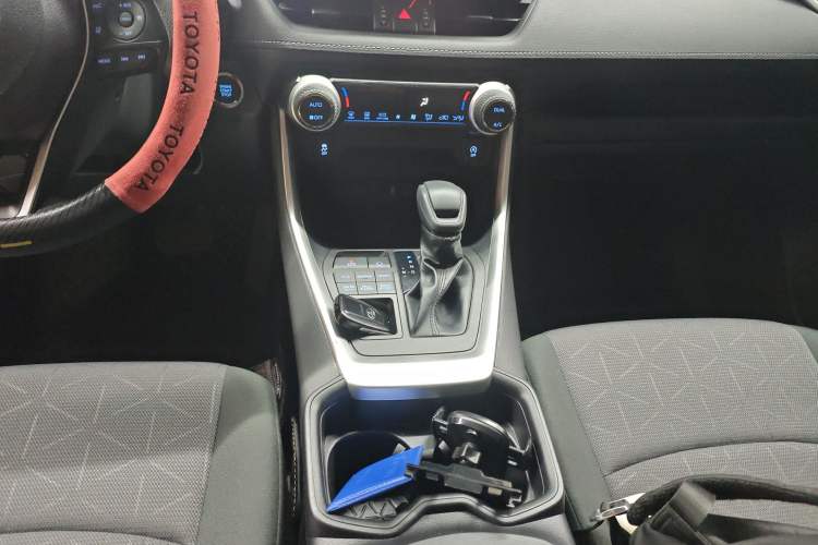 Used Toyota RAV4 2022 2.0L CVT 4x4 Fashion Edition
