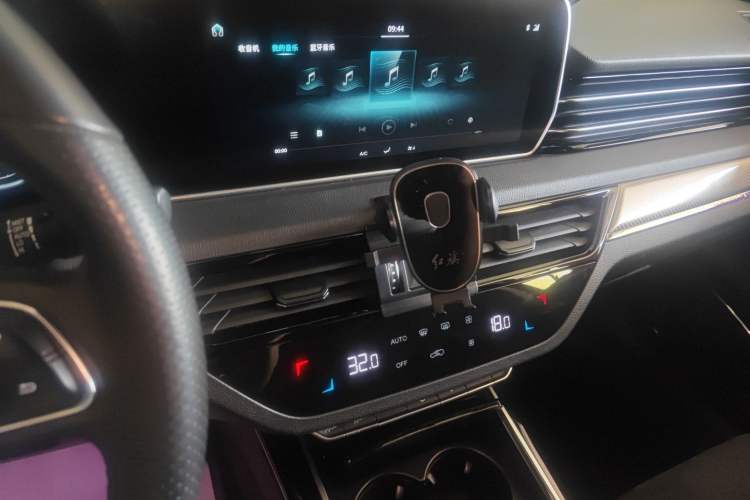 Used Hongqi HS5 2019 2.0T Smart Connect Flagship All-Wheel-Drive Version Audio And AC Panel