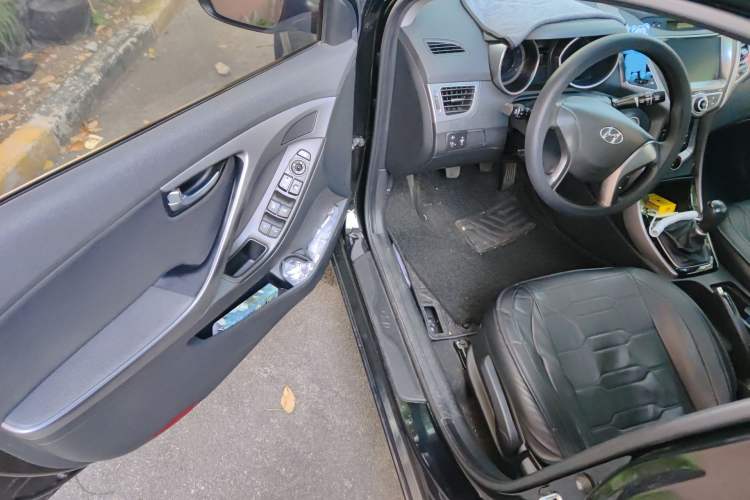 Used Hyundai Elantra (5th Generation / Langdong) 2016 1.6L Manual Luxury Model
