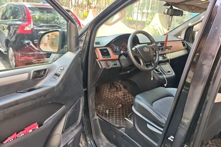 Used SAIC MAXUS G10 2016 2.0T Automatic Elite Edition Driver Seat