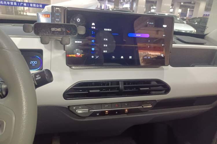 Used Geely Galaxy Panda 2024 Panda Mini 200km Endurance Bear Audio And AC Panel