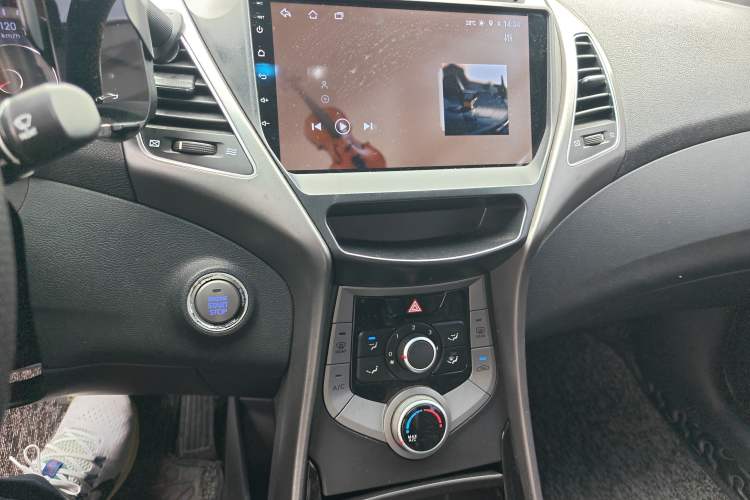 Used Hyundai Elantra (5th Generation / Langdong) 2015 1.6L Automatic Leading Model Audio And AC Panel