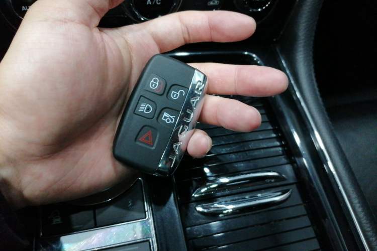 Used Jaguar XJ 2016 XJL 2.0T Two-Wheel-Drive Elegant Business Edition
