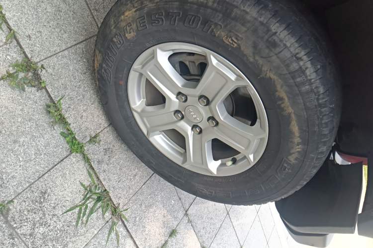 Used Jeep Wrangler 2018 2.0T Sahara Four-Door Edition Right Front Wheel Hub