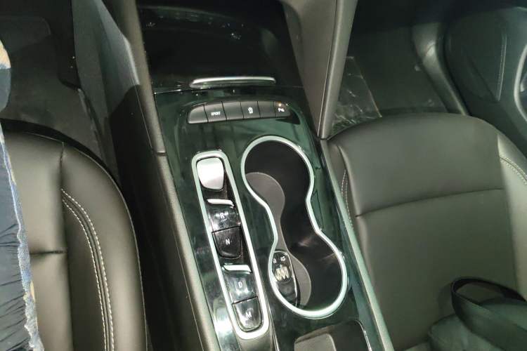 Used Buick Regal 2024 25T Deluxe Edition Gear Lever