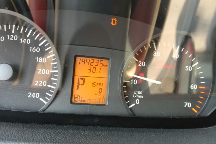 Used Mercedes-Benz Vito 2013 3.0L Elite Edition Odometer Close Up