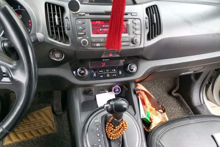 Used Kia Sportage R 2014 2.0L Automatic Two-Wheel Drive GLS Trim Audio And AC Panel