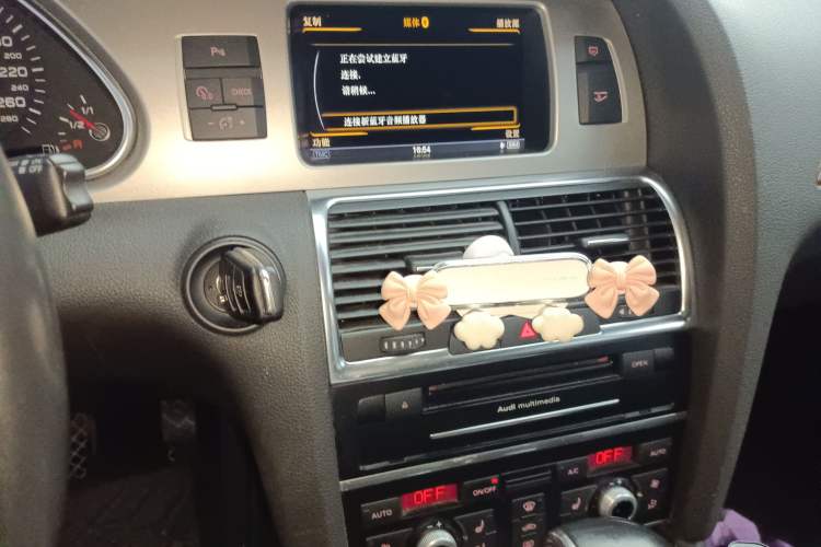 Used Audi Q7 2014 35 TFSI Sport Edition Audio And AC Panel