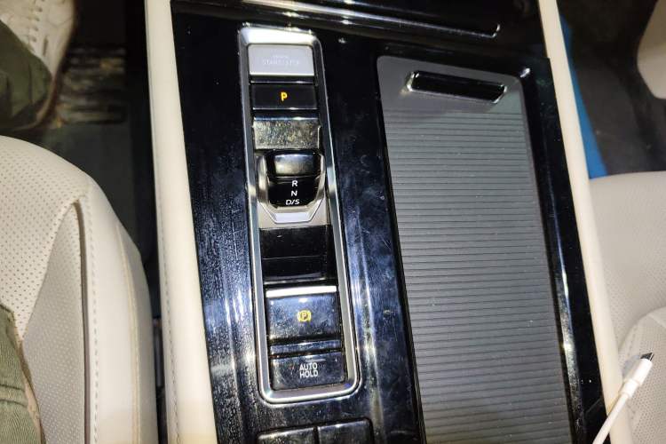 Used Volkswagen Viloran 2022 380TSI Prestige Edition Gear Lever