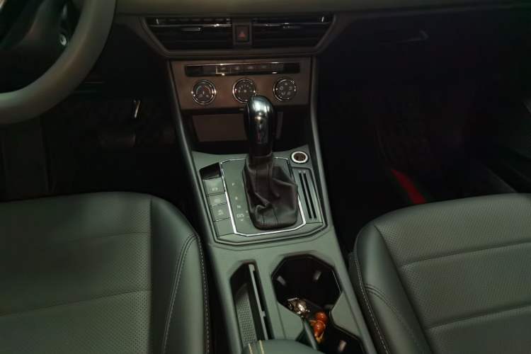 Used Volkswagen Lavida 2022 1.5L Automatic Comfort Edition Gear Lever