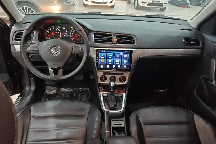 Used Volkswagen Gran Lavida 2013 1.4 TSI Automatic Luxury Model
