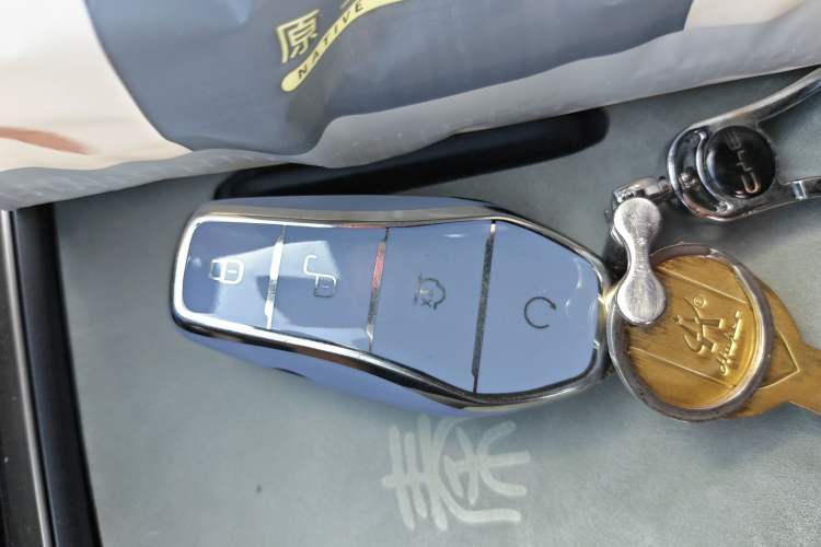 Used BYD Qin L 2024 DM-i 80KM Beyond Model Vehicle Key